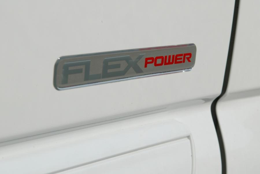  Chevrolet Silverado Hybrid 2004 года  (фото 2 из 24)